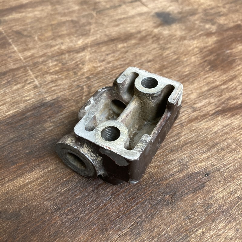 [4600128] 4600128 Bevestigingssteun alternator