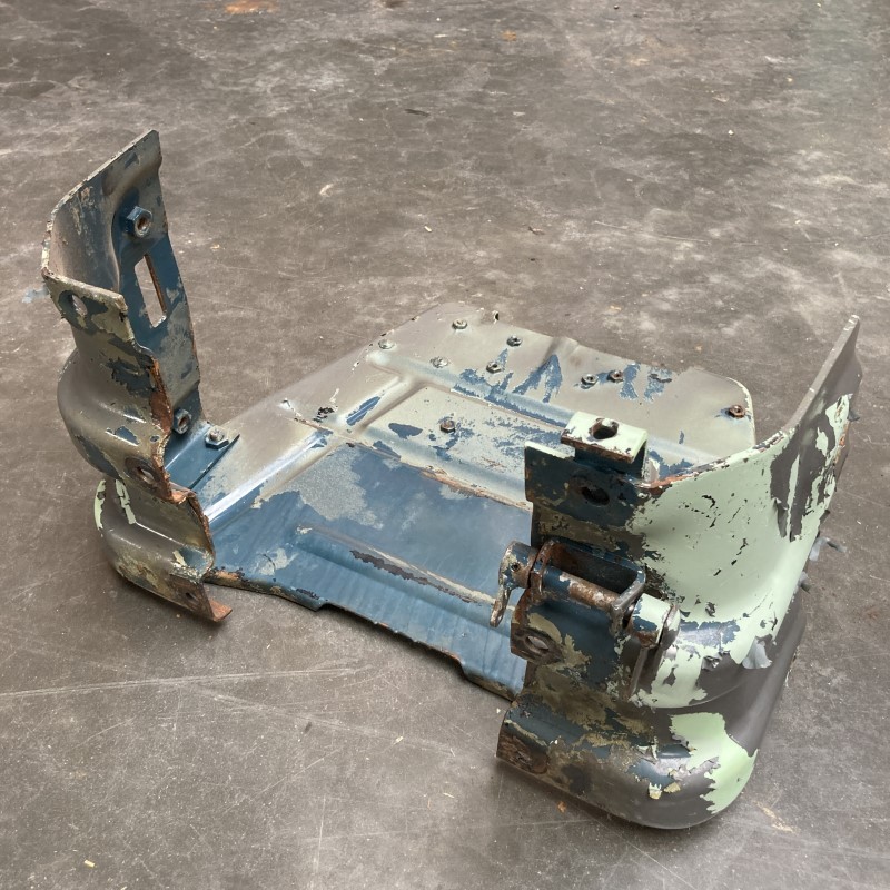 [4975499] 4975499 Steun brandstoftank