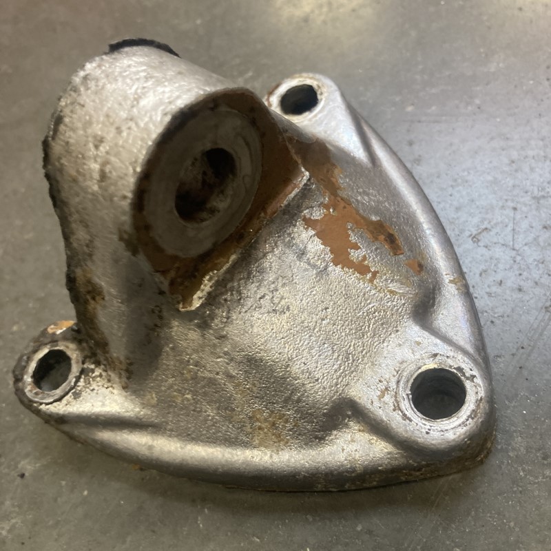 592912 Motorsteun 211
