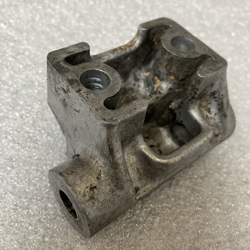 4600128 Alternatorsteun