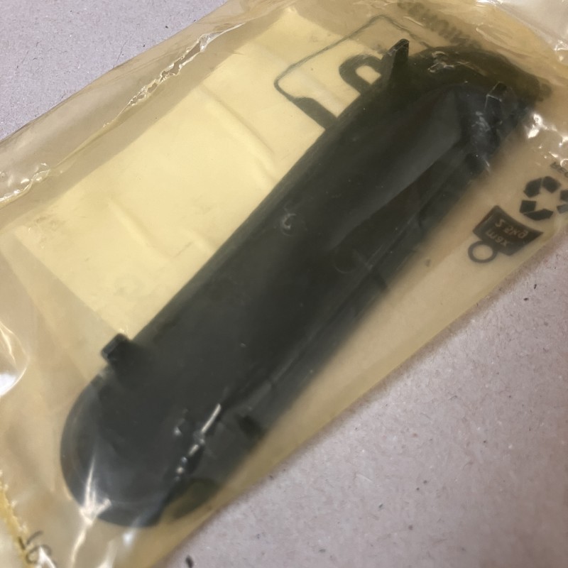 82030105 PLUG